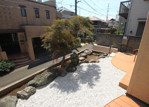 庭（部屋から）