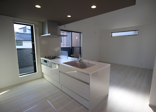 阿久和西新築②